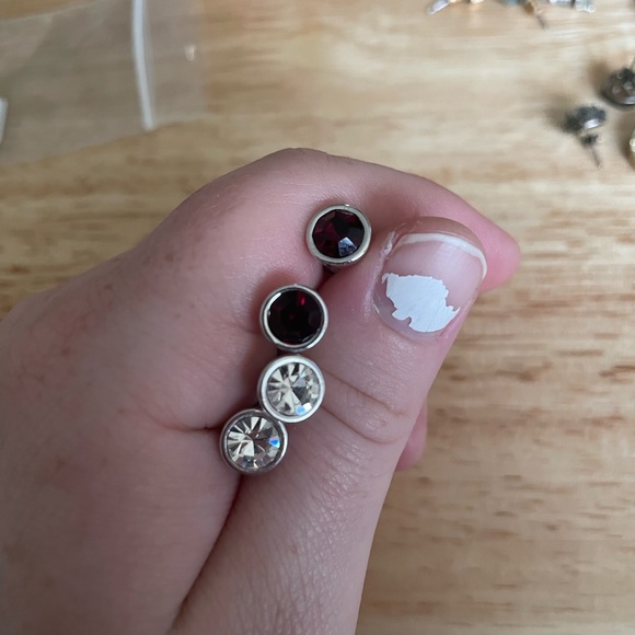 23 pairs of earrings - Picture 10 of 15